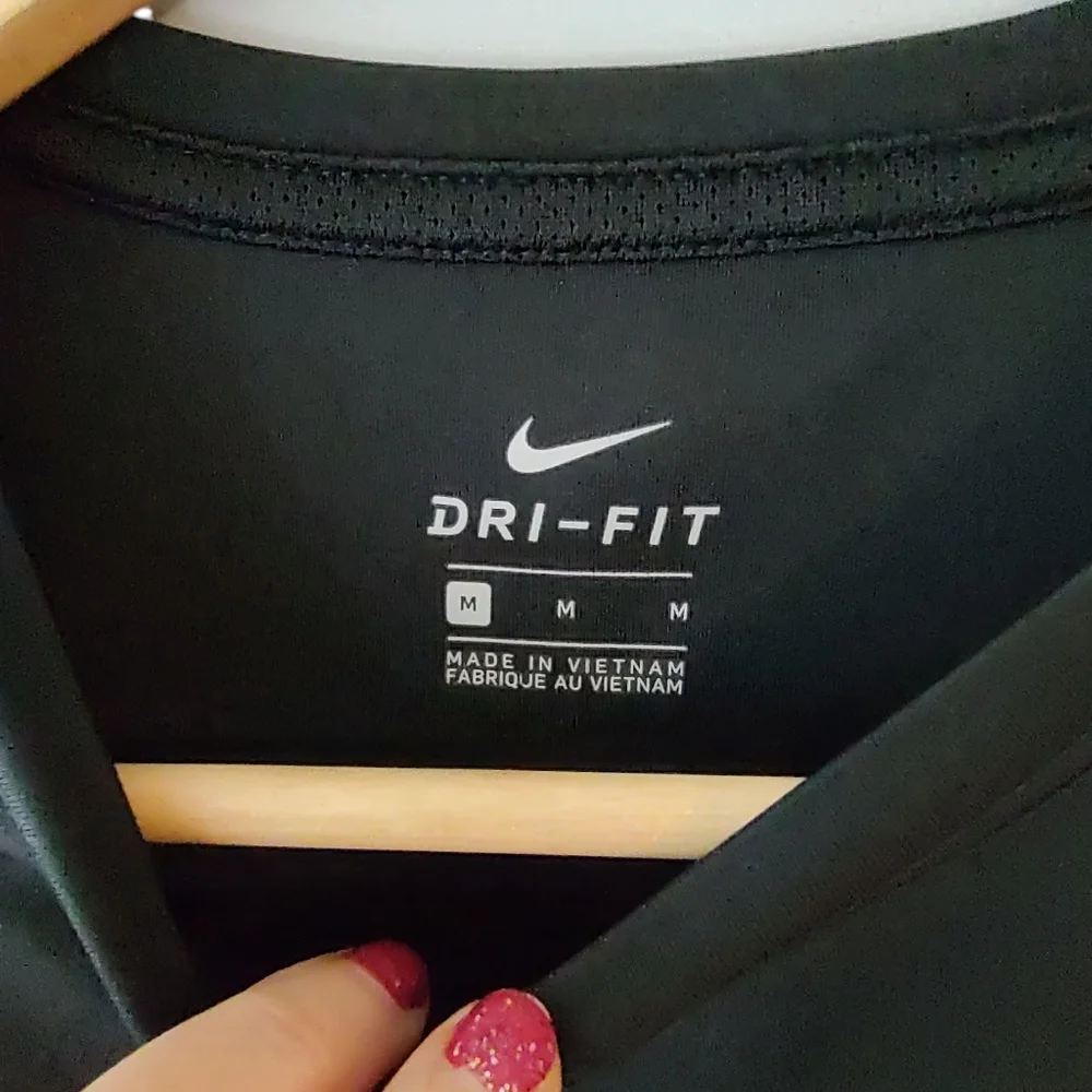 Nike Black with Red Sleeveless Muscle Tank Size Medium